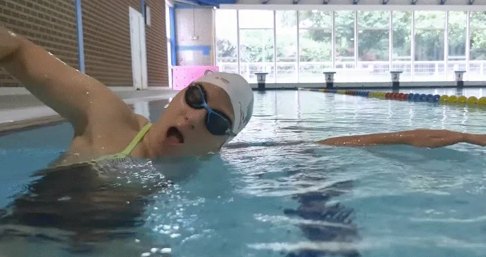 🏊 Et si vous appreniez enfin à nager à Paris, à petit prix ?
